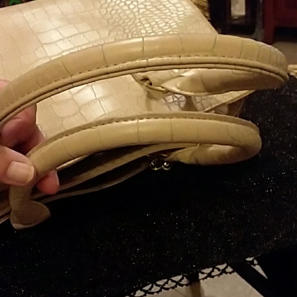 Satchel-Never been used - Picture 7 of 8